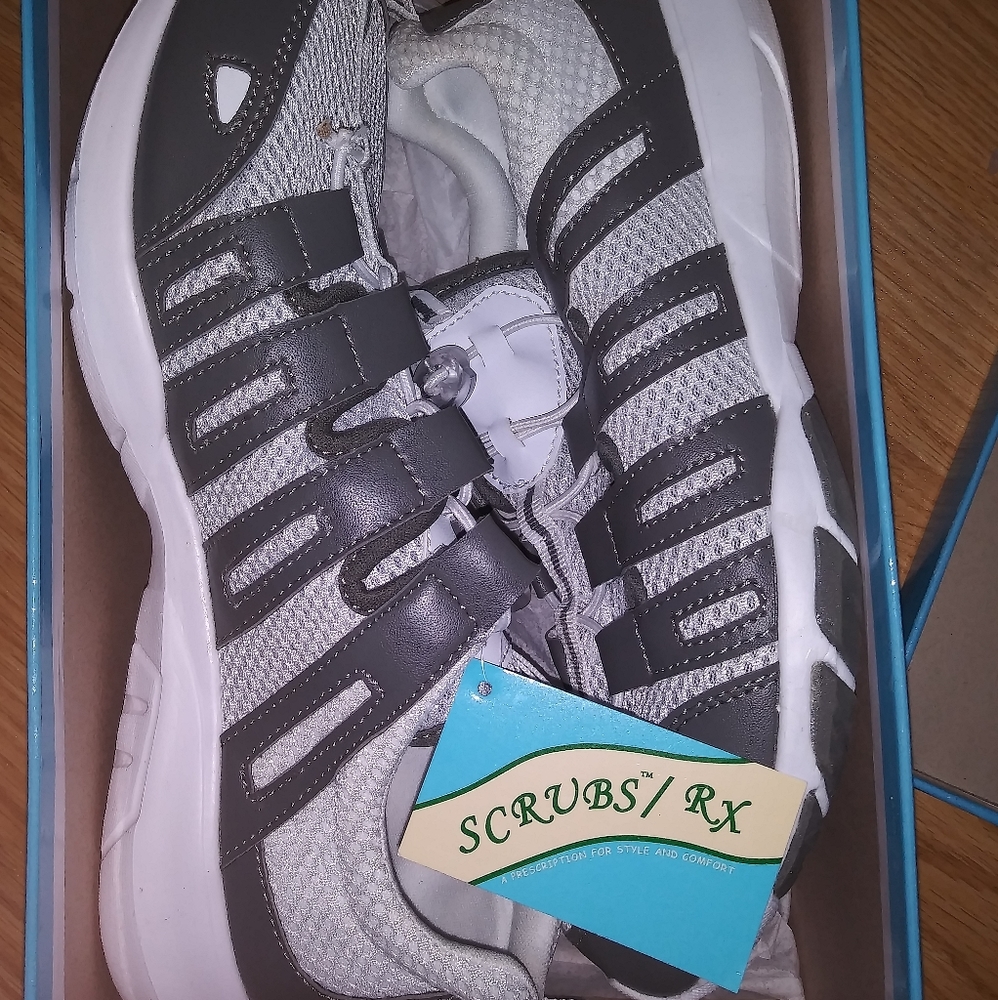 Size 11 scrub shoes